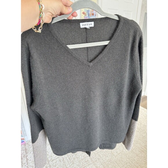 Knyt & Lynk 100% Cashmere Women’s Medium Sweater Tan Grey V Neck - Picture 7 of 9